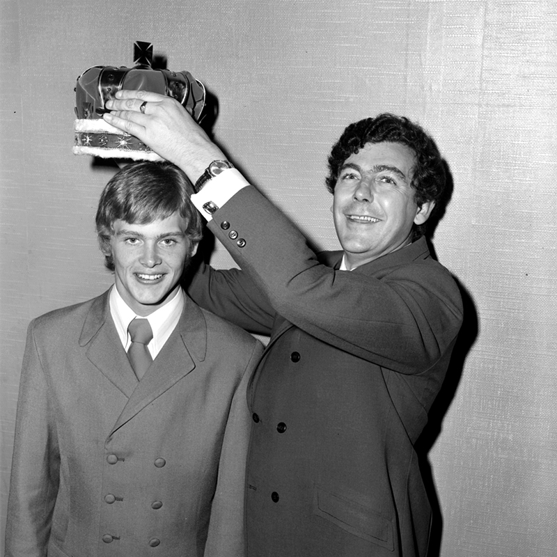 A black and white image of Stan Rofe crowning Johnny Farnham King of Pop in November of 1969. 
